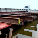 Tijdelijke Zijdekadebrug op zeecontainers 